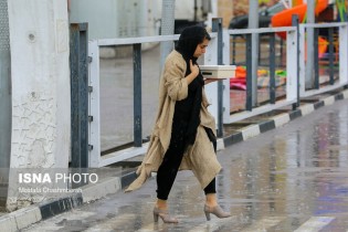 بارش باران و وزش باد شدید در تهران طی امروز