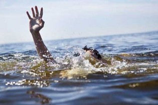 نجات جان ۱۰ نفر غواص در آب‌های مواج جزیره لارک