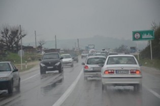 جاده‌های پنج استان بارانی/ چالوس و هراز مه‌آلود