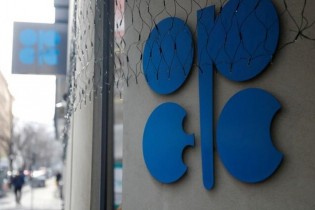 موافقت اوپک با تمدید ۹ ماهه توافق کاهش تولید نفت