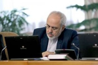 ظریف: توقیف نفتکش حامل نفت ایران دزدی دریایی است