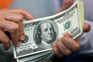 تداوم نوسان نرخ دلار در کانال‌های ۱۱ و ۱۲ هزار تومانی