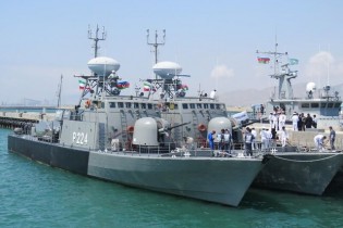 ناوگروه نیروی دریایی ارتش در باکو پهلو گرفت