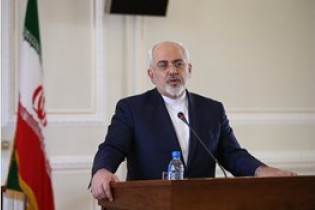 ظریف:  افتخار می کنم در دفاع از حقوق مردم ایران تحریم شدم/ باید برای آزاد بودن مخالف، خودمان را فدا کنیم