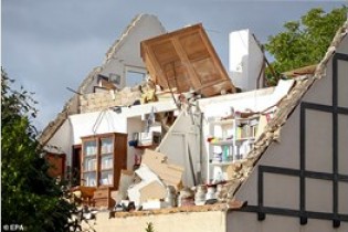 توفان لوگزامبورگ سقف خانه ها را کند