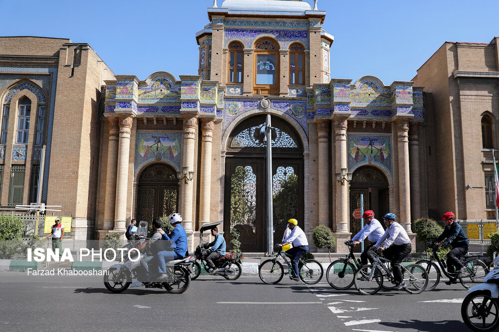 دوچرخه سواری شهردار تهران و رییس نظام پزشکی کشور به مناسبت روز پزشک