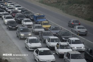 ترافیک سنگین در آزادراه کرج_تهران/ محور هراز همچنان مسدود است