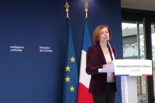 وزیر دفاع فرانسه: باید هر کاری می‌توانیم برای کمک به کاهش تنش با ایران انجام دهیم