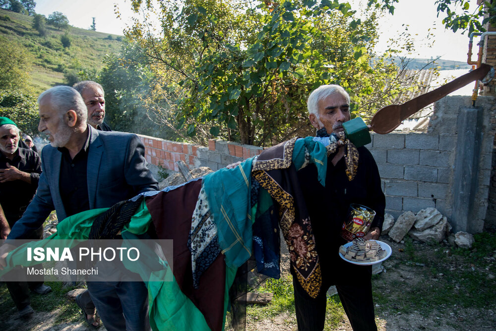 آیین علم گردانی در روستای «کنت» بهشهر استان مازندران