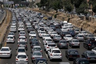 ترافیک نیمه سنگین در آزادراه کرج-تهران/محورهای شمالی بارانی نیست
