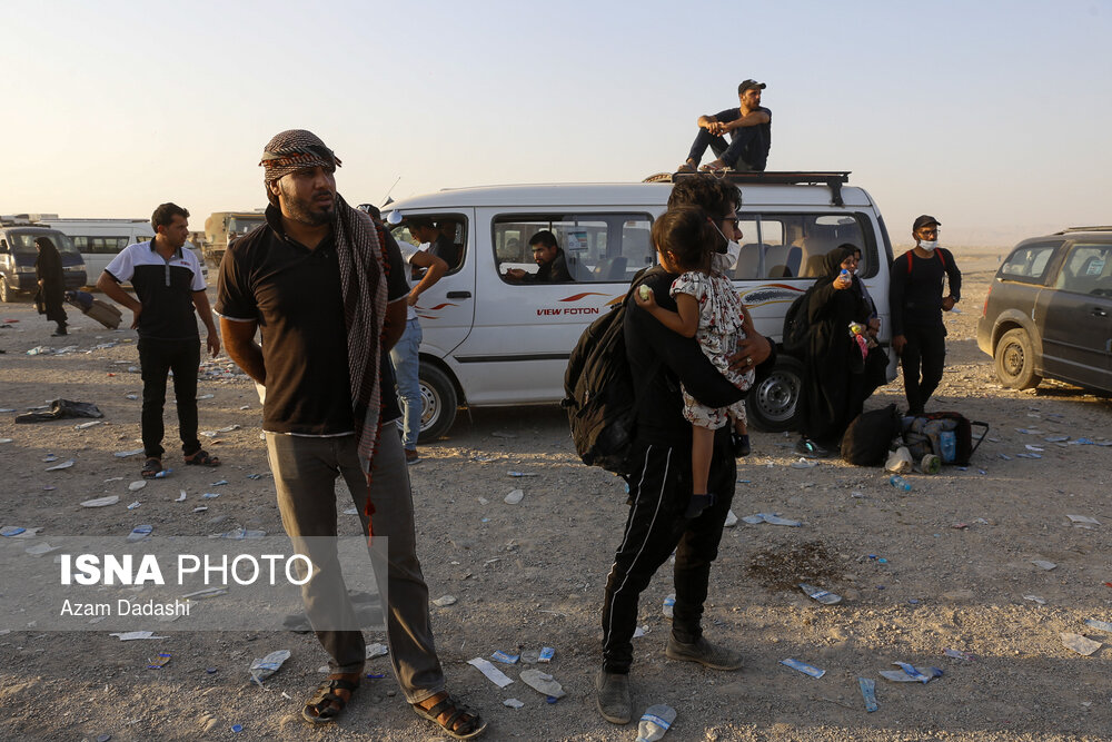 زائران اربعین حسینی در مرز مهران - عراق