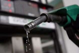 دولت نرخ بنزین وگازوئیل رااصلاح کرد/ آغاز سهمیه‌بندی از بامداد ۲۴ آبان