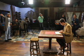 مجتبی شکوری، یکی از کارشناسان برنامه «کتاب باز» در پشت صحنه این برنامه