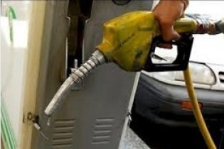 تهیه طرح دو فوریتی برای تک‌نرخی شدن بنزین با قیمت 1500