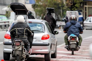 موتورسیکلت‌ها در شهر رها شده‌اند