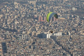 پرواز تمرینی پاراگلایدر در ارتفاعات جنوبی مشهد