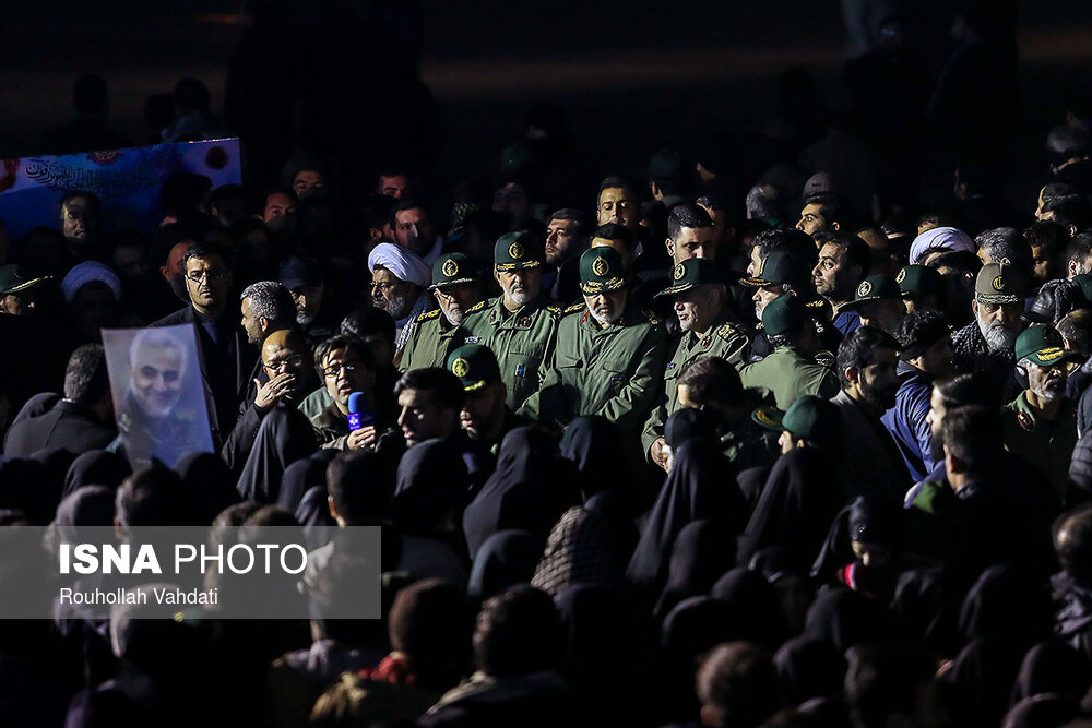 حضور جمعی از فرماندهان نظامی در مراسم استقبال از پیکر شهدای مقاومت در فرودگاه قدر تهران