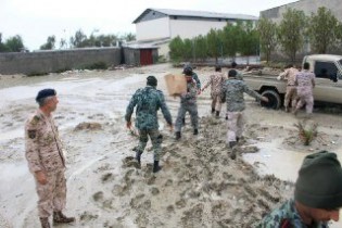 امداد رسانی به ۴ روستا در محاصره شدید سیل شهرستان جاسک