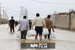 ارسال بسته‌های غذایی برای سیل زدگان سیستان و بلوچستان توسط سپاه