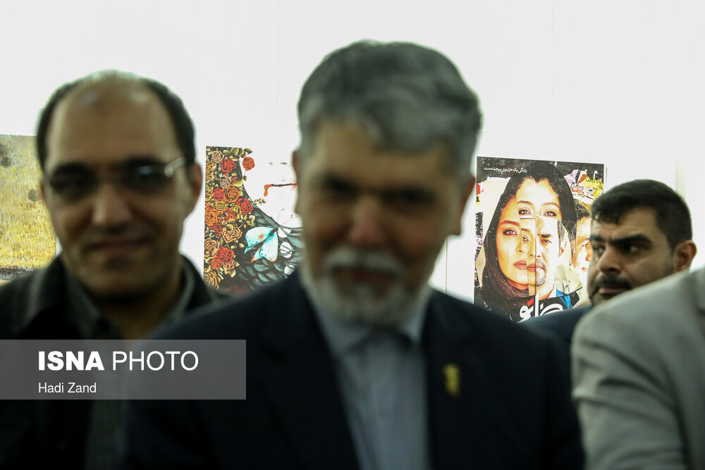 سید عباس صالحی، وزیر فرهنگ و ارشاد اسلامی در حاشیه هشتمین روز سی و هشتمین جشنواره فیلم فجر