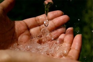 مردم از مصارف غیرضروری آب خودداری کنند