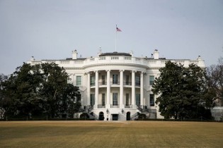کاخ سفید درخصوص کرونا جلسه اضطراری تشکیل می‌دهد