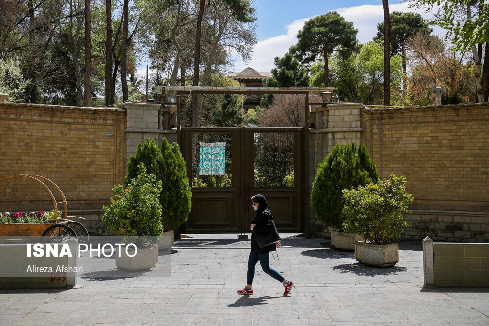 «ورودی عمارت چهلستون اصفهان» در پی شیوع ویروس کرونا چند روز مانده به نوروز 99