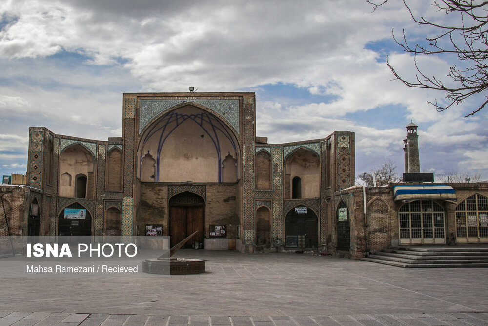 اطراف مسجد جامع قزوین  یکی از اماکن مهم گردشگری قزوین  در اولین روزهای نوروز