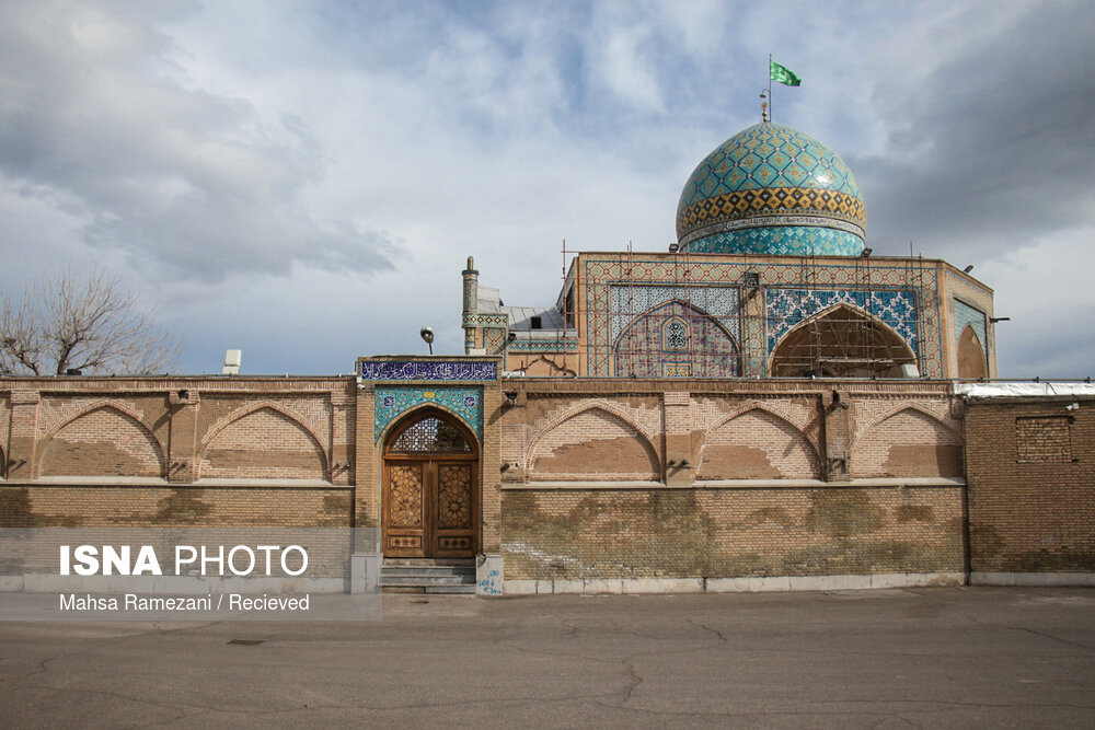 اطراف بقعه تاریخی امامزاده حسین (ع) قزوین در اولین روزهای نوروز