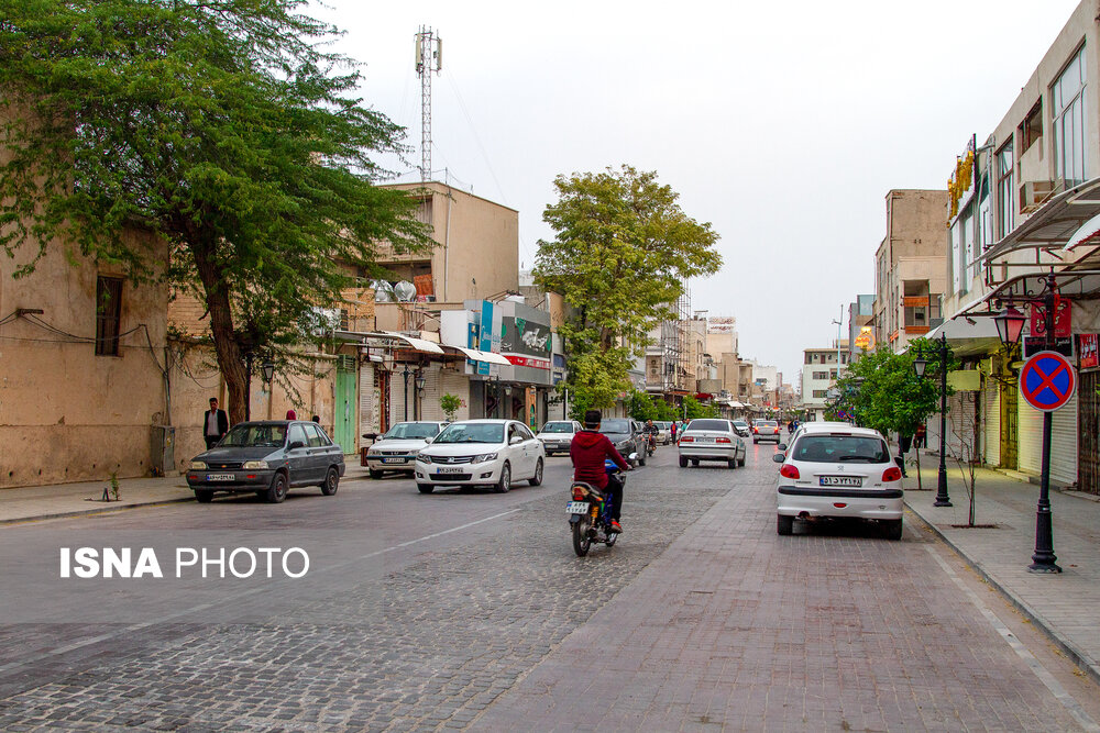 بازار خیابان انقلاب با توجه به عدم انتشار ویروس کرونا به صورت کامل تعطیل است

بوشهر نوروز ۹۹