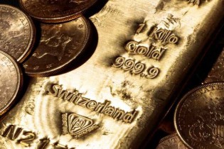 قیمت طلا ۲ درصد سقوط کرد/ ششمین ۳ ماهه رشد متوالی به ثبت رسید