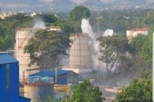 نشت گاز مرگبار کارخانه‌ای در هند بیش از ۱۰۰۰ مسموم بر جای گذاشت