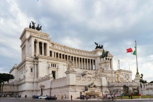فعالیت‌های اقتصادی ایتالیا تا ۲۰۲۵ به سطح قبل از کرونا بازمی‌گردد