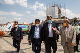 پیروز حناچی شهردار تهران و علیرضا زالی رییس ستاد مقابله با کرونا در تهران  در مراسم  رونمایی از ۴۰ دستگاه جمع‌آوری زباله‌های بیمارستانی