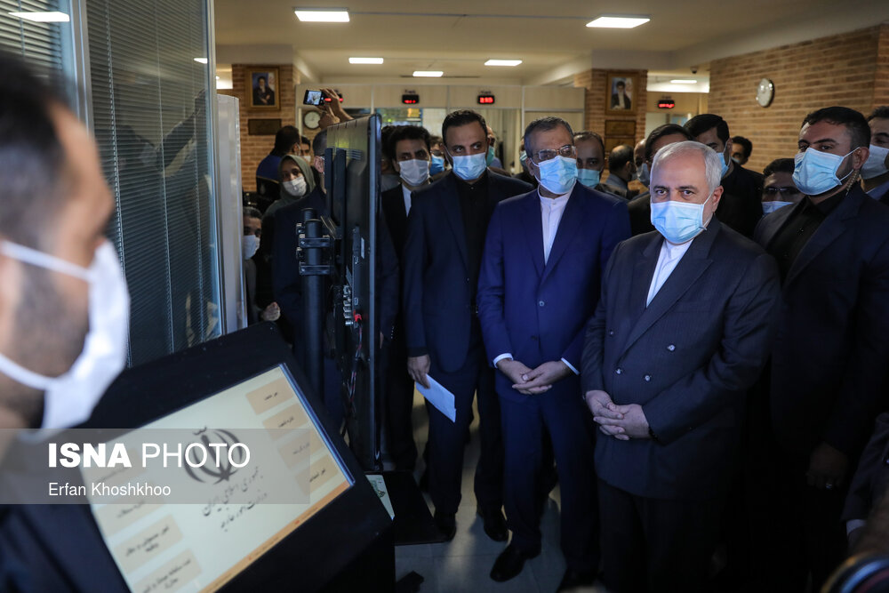 افتتاح « میز خدمت کنسولی» با حضور محمد جواد ظریف، وزیر امورخارجه
