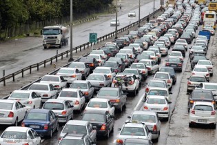 ترافیک سنگین در محورهای آزادراه تهران-قم و آزادراه تهران-شمال