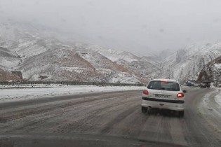 آخرین وضعیت راه‌ها/ بارش برف و باران در محورهای ۲۱ استان