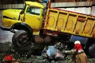 تصادف کامیون با پراید در بزرگراه امام علی(ع)/یک نفر جان باخت