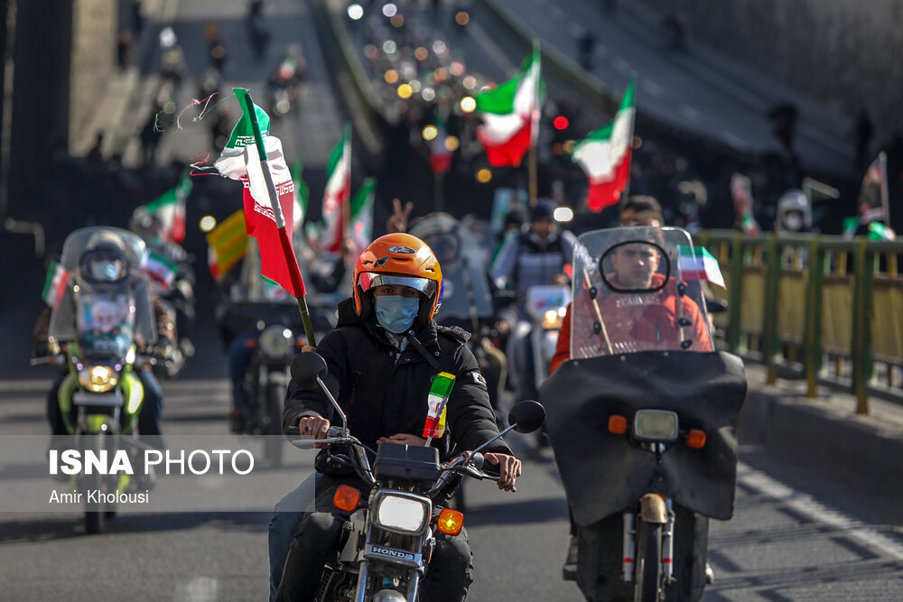 ساعات اولیه راهپیمایی  روز ۲۲ بهمن چهل و دومین سالروز پیروزی شکوهمند انقلاب اسلامی - تهران
