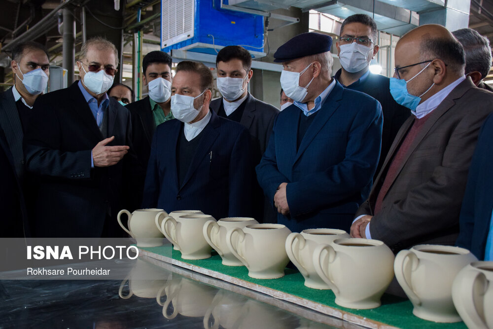 بازدید محمود واعظی از کارخانه ی چینی زرین ایران