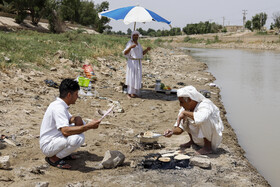 غسل تعمید کودکان مندایی در رودخانه کرخه - سوسنگرد