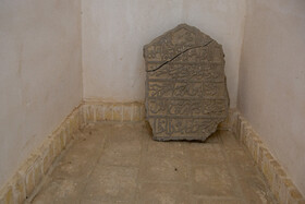 سنگ قبر قدیمی در خانه ملاصدرا در شهر کهک قم