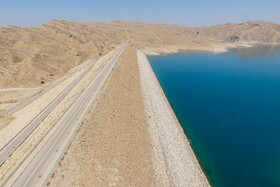 سد مخزنی جره در خوزستان و در ۳۵ کیلومتری شمال شرقی رامهرمز یکی از سدها است که تنش آبی باعث شده تا مخزن آن خالی تر از همیشه باشد.