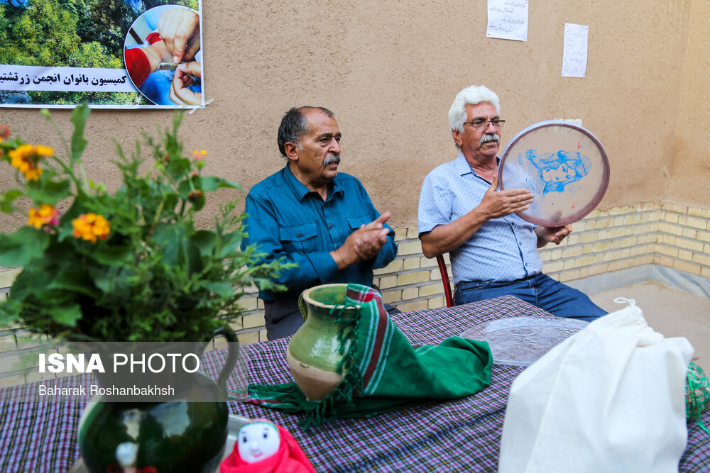 اجرای آواز سنتی به زبان سنتی دری فارسی ( گویش زرتشتی ) در جشن تاریخی تیرگان - یزد