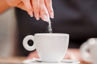 افزودن شکر به چای و قهوه موجب ابتلا به دیابت نمی‌شود
