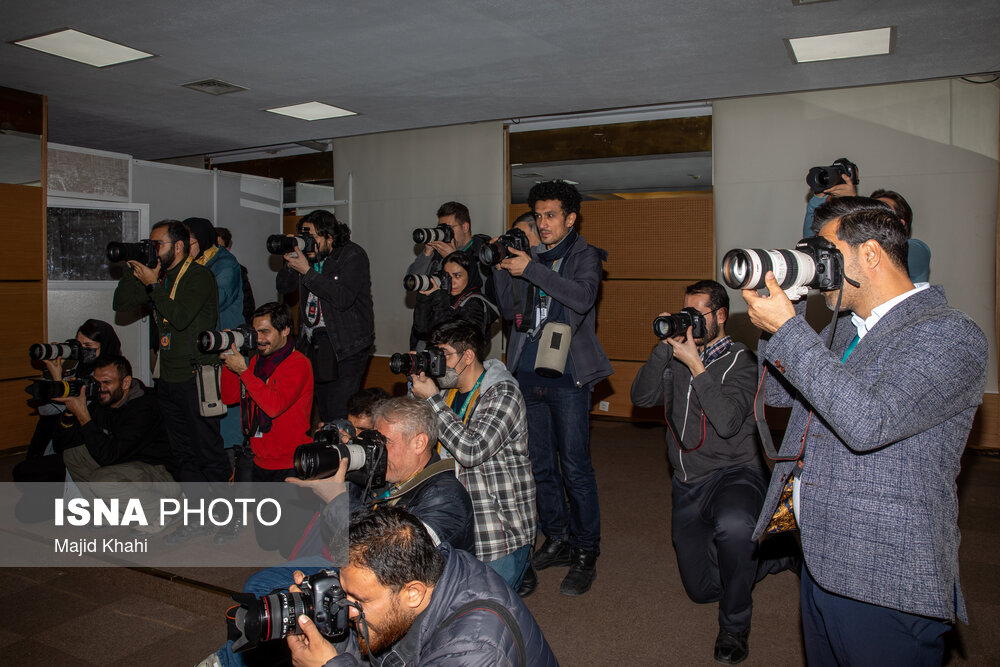 حضور عکاسان خبری در حاشیه اولین روز از چهل و دومین جشنواره فیلم فجر