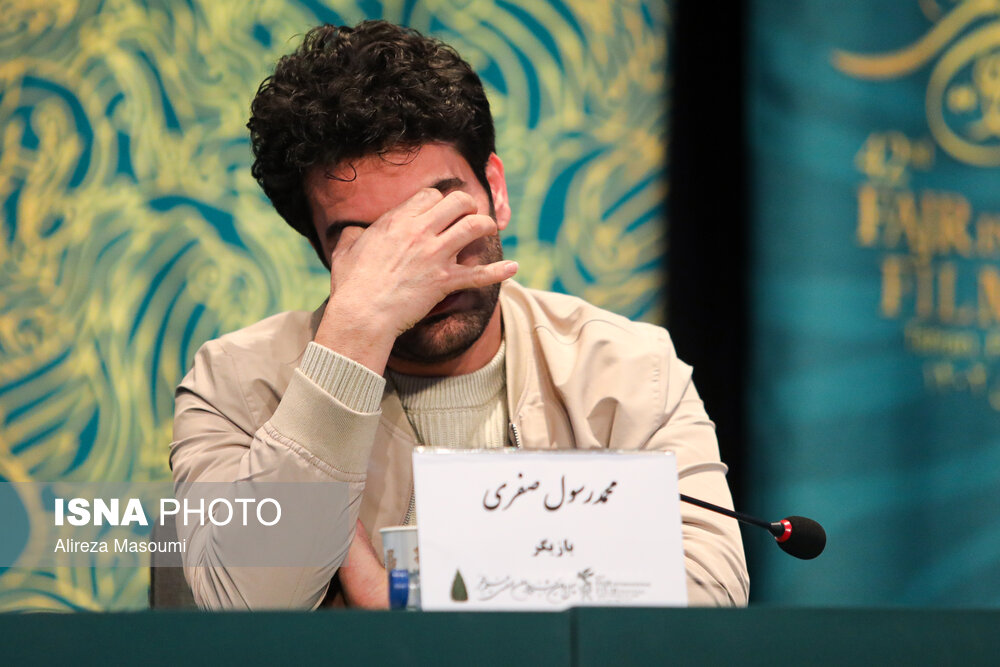 محمد رسول صفری، بازیگر در نشست خبری فیلم شکار حلزون