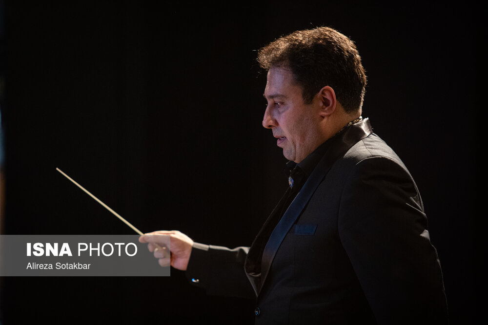 اجرای ارکستر چکاوک به رهبری رضا شایسته در چهارمین شب سی و نهمین جشنواره موسیقی فجر