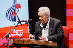 اجرای فضل الله توکل در چهارمین شب سی و نهمین جشنواره موسیقی فجر در تالار رودکی