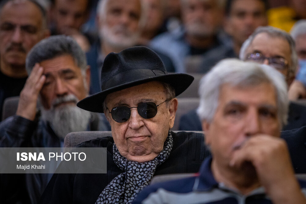 بهمن فرمان آرا، در مراسم ترحیم رضا داوود نژاد